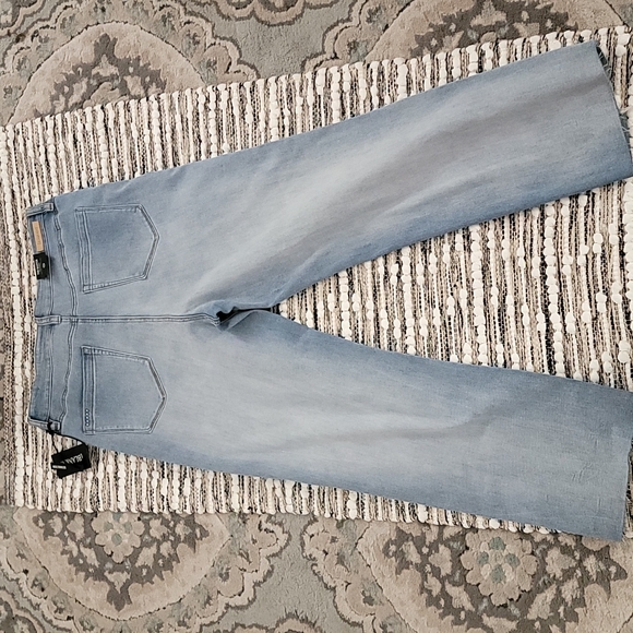 Blank NYC The Baxter Ribcage Jeans - Picture 3 of 10